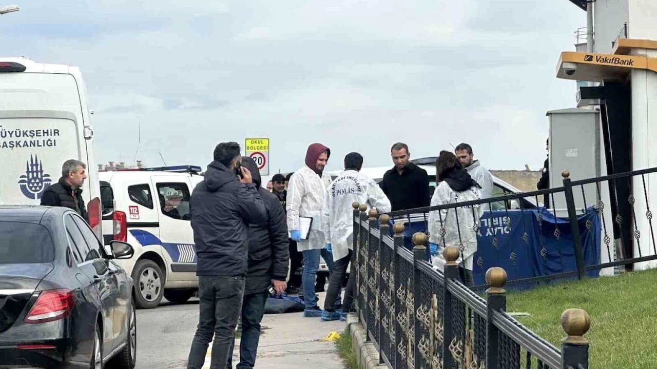 Pendik Te Sokak Ortas Nda Cinayet Nsan Emrah A Ya Silahl Sald R