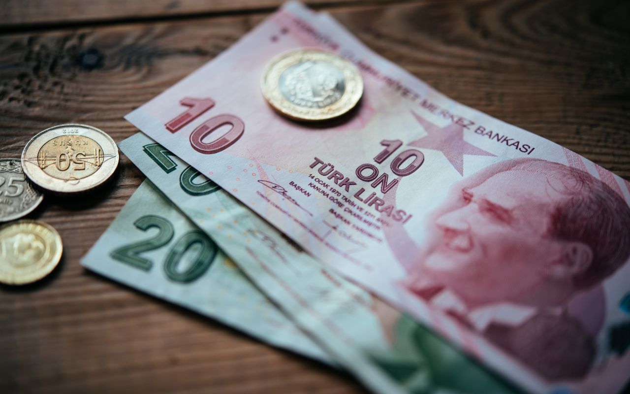Halkbank Ziraat Bankası Vakıfbank emekli ek ödemelerinde artış için geri sayım başladı! Müşteri kaybı sürüyor işte artış yaşanacak o tarih 4