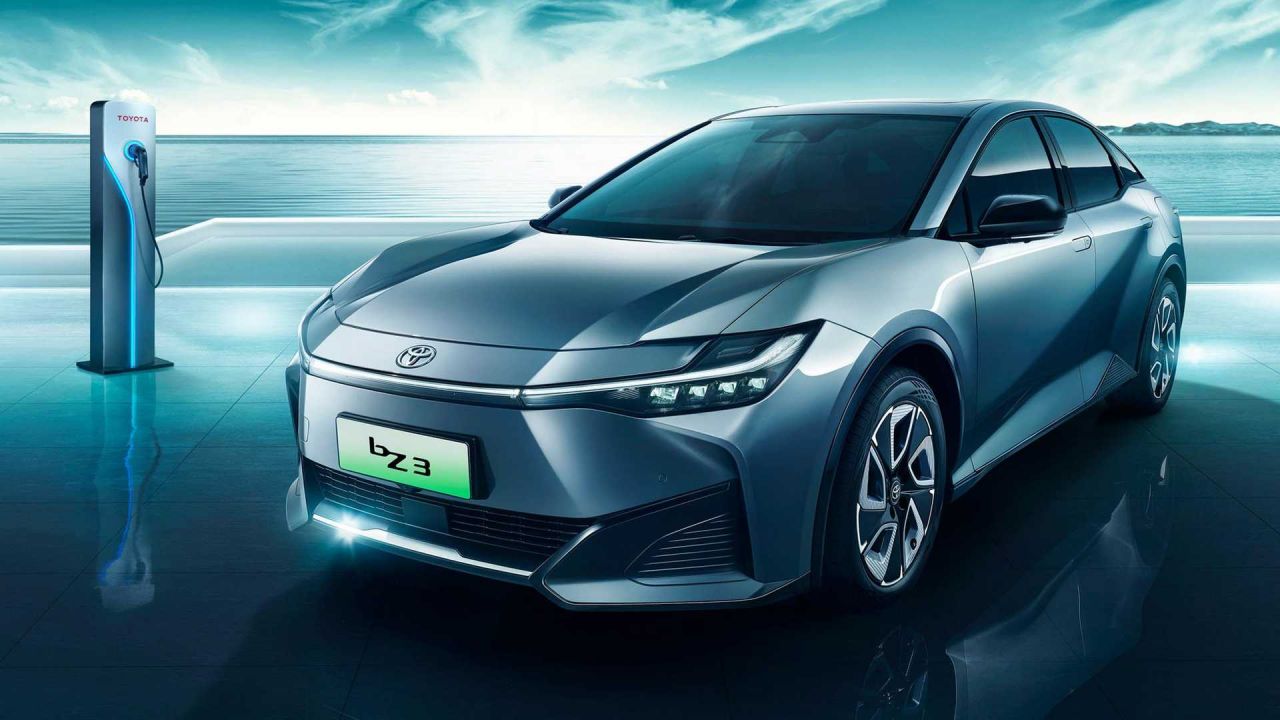 Toyota'nın yeni elektrikli sedan modeli tanıtıldı! Toyota bZ3 özellikleri ve Türkiye fiyatı 1