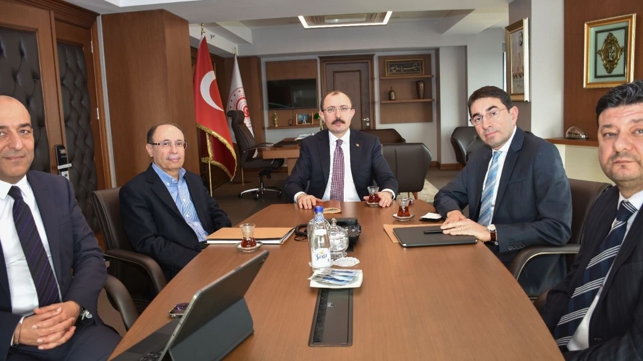 Ticaret Bakanı Mehmet Muş zincir marketler genel müdürleriyle görüştü