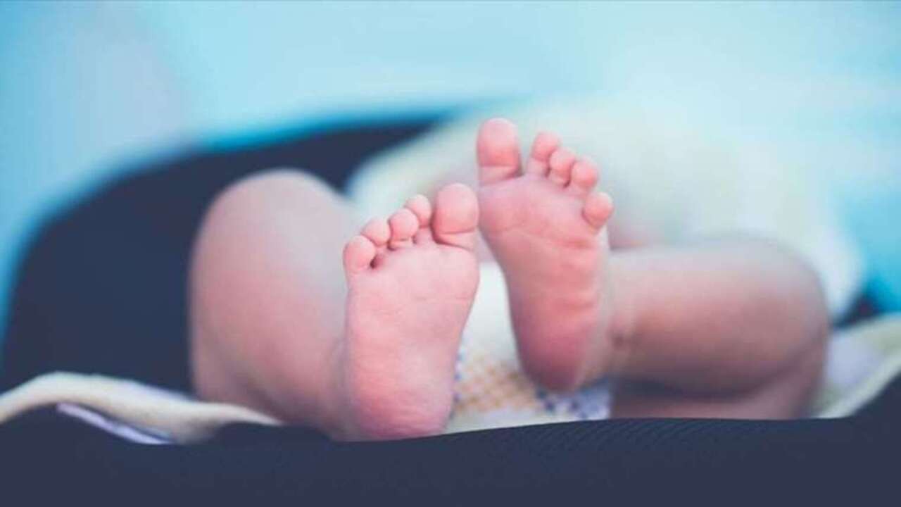 Yürekleri parçalayan olay: Anne-babalar dehşete kapıldı! 8 aylık bebeğini cep telefonu için sattı