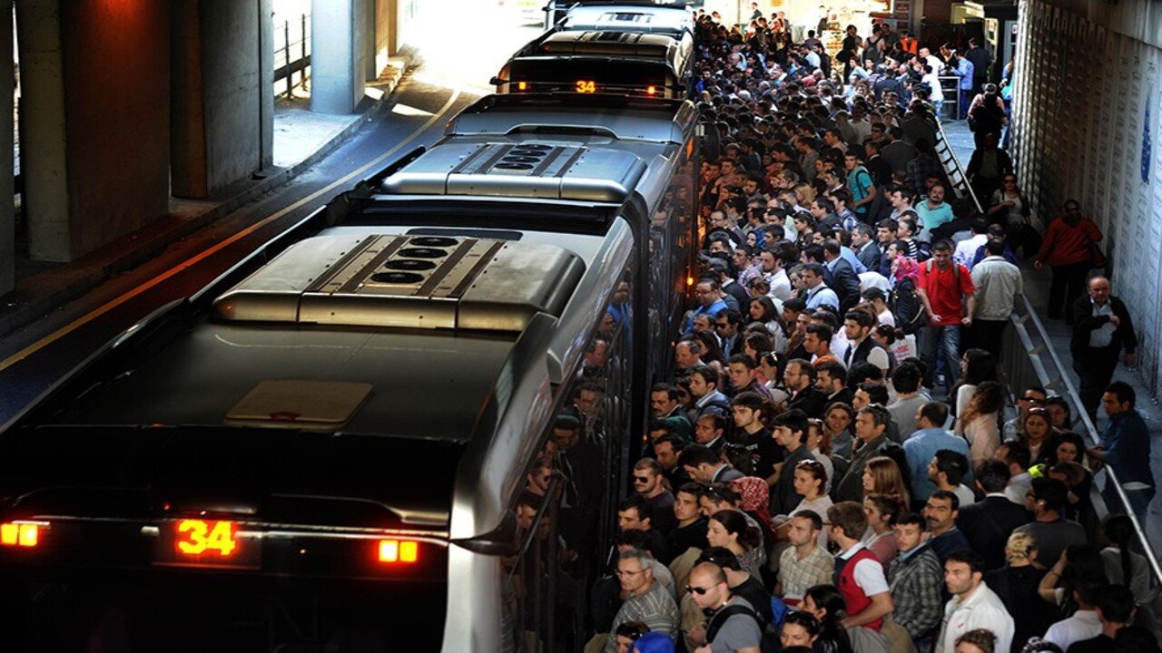 AKP’li belediyeden toplu taşımaya yüzde 80 zam! 550 TL'yi buldu