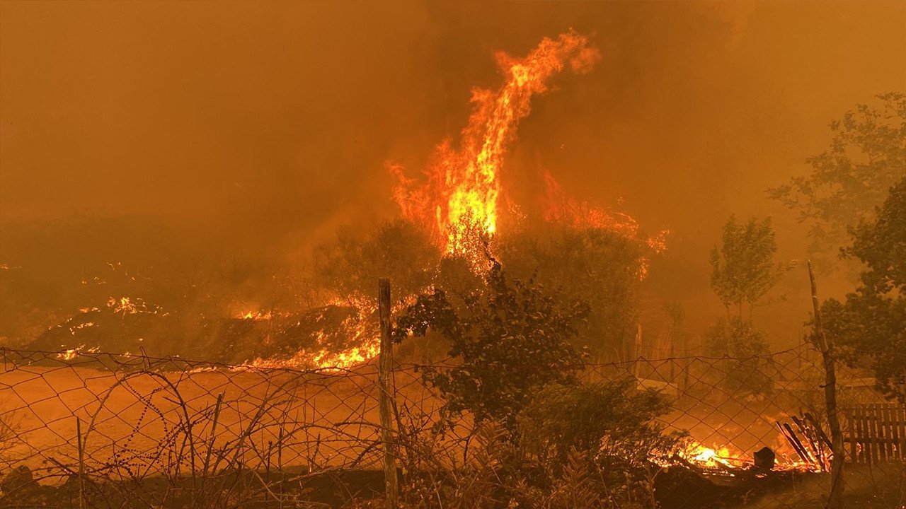 Ciğerimiz yanıyor! Çanakkale'deki orman yangınında tahliye edilen yerleşim yeri sayısı 11'e yükseldi