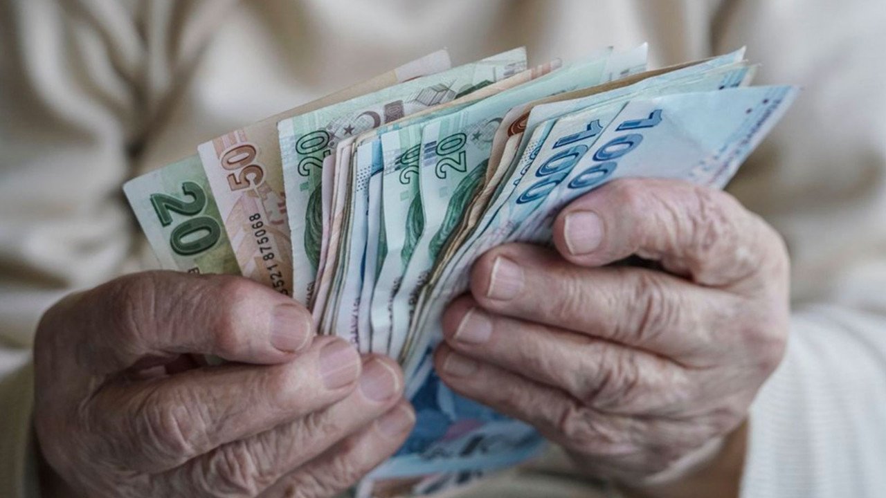 Emeklilere büyük müjde! Maaşlara ek 7 bin TL ödemeler başladı: Son tarih 31 Ağustos