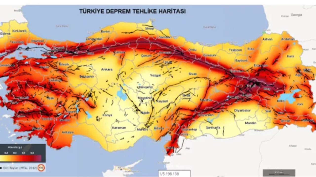 Son Dakika! Ulaştırma Bakanı Uraloğlu'ndan flaş bilgi: İstanbul'da beklenen 7.2 büyüklüğündeki deprem öncesi o bölgeler tahliye edilecek!