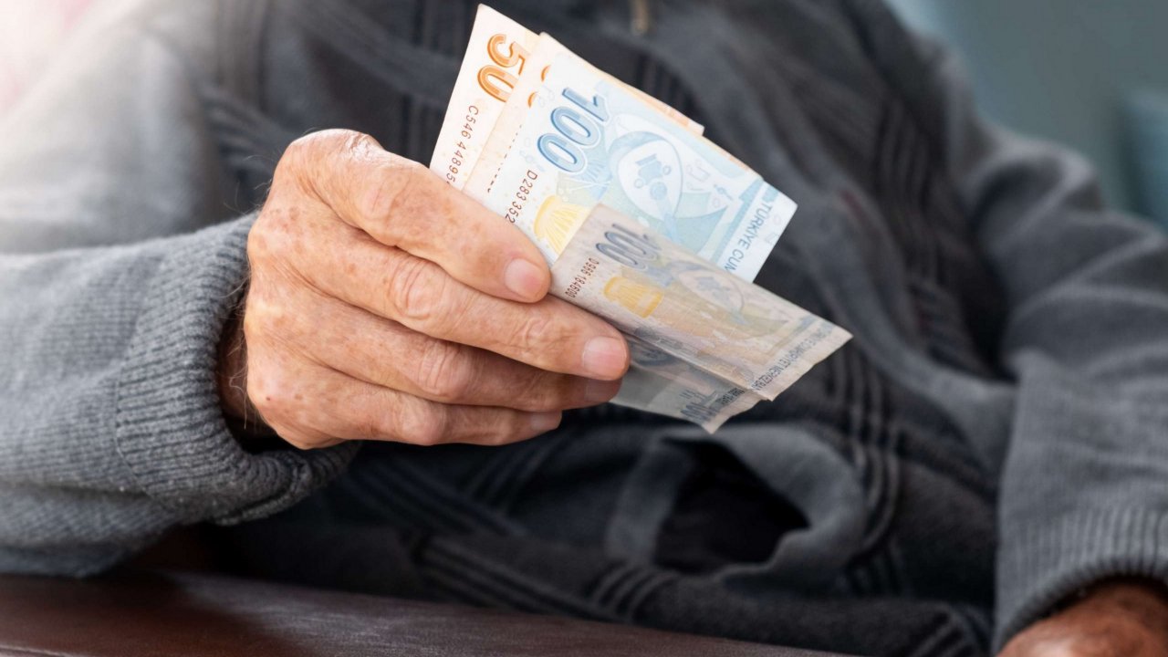 Milyonlara yeni zam! SSK, Bağ-Kur emekli maaşları için yeni düzenleme geliyor: 2 Bakanlık harekete geçti