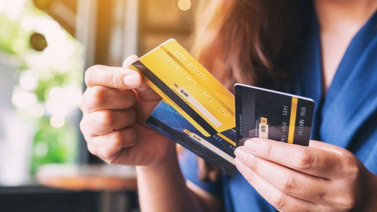 Kredi kartlarına misli misli faiz geliyor! Vatandaşlar endişeli!
