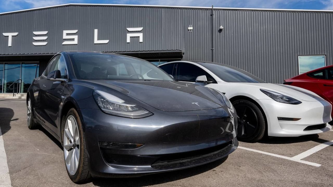 Tesla, Suudi Arabistan’da Fabrika Kurmayı Planlıyor Ama Fiyat Savaşı Devam Ediyor
