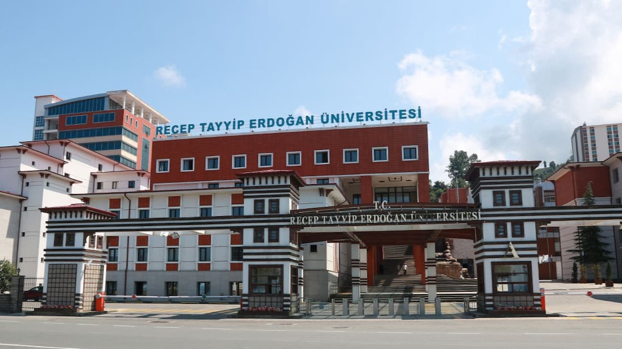 Recep Tayyip Erdoğan Üniversitesi, Sözleşmeli 26 Personel Alımı İçin Kapılarını Açtı