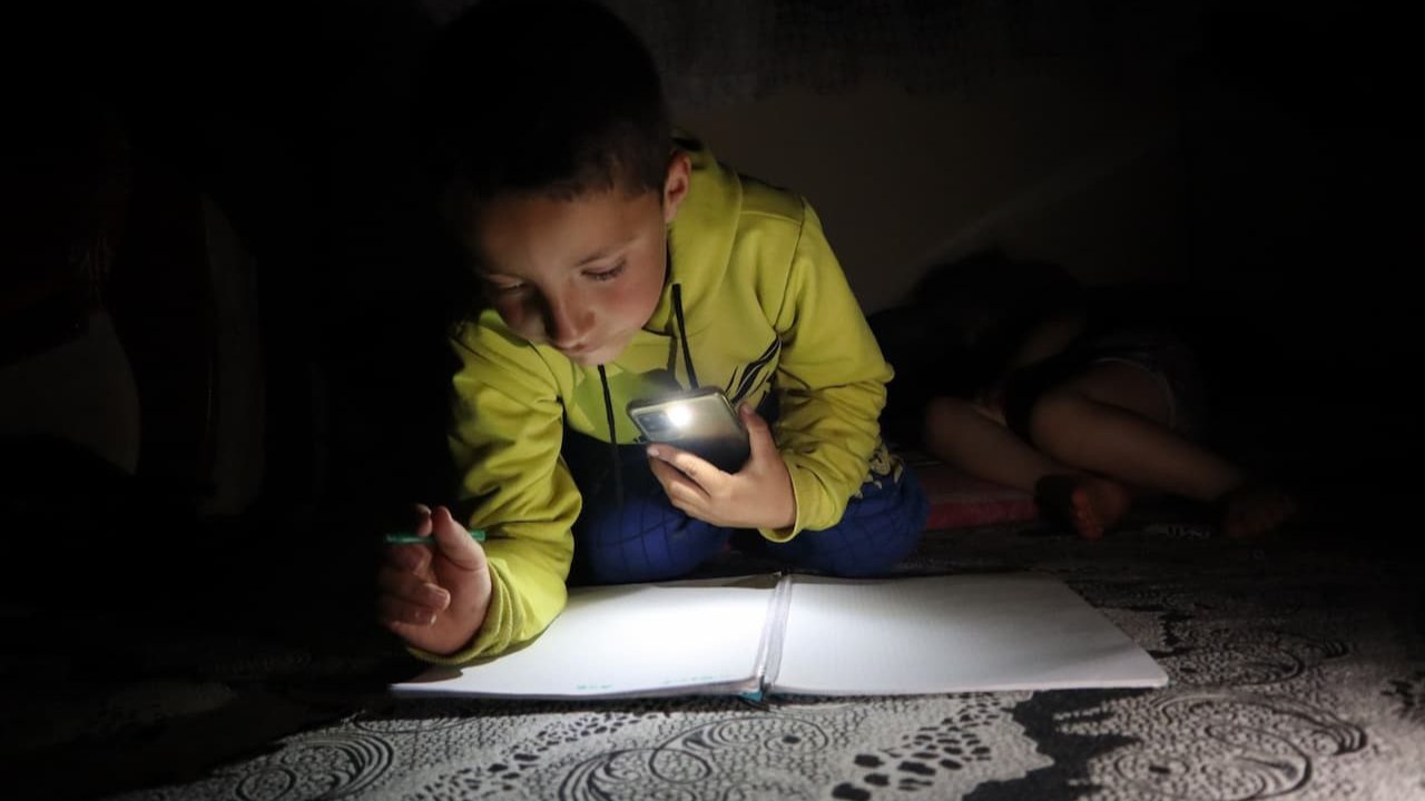 Türkiye'de Elektrik Borcu Krizi: On Binlerce Aile Karanlıkta