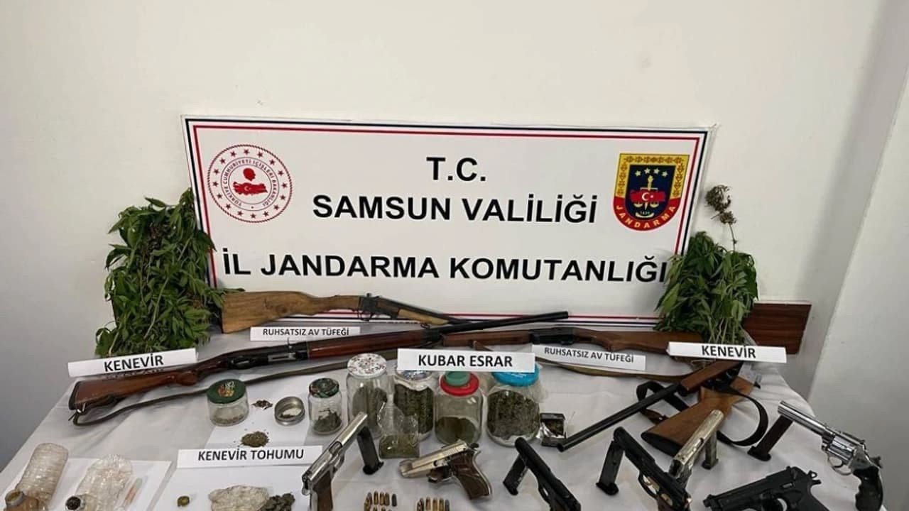 Samsun'da Geniş Çaplı Operasyon: 44 Aranan Şüpheli Yakalandı, Uyuşturucu ve Silahlar Ele Geçirildi