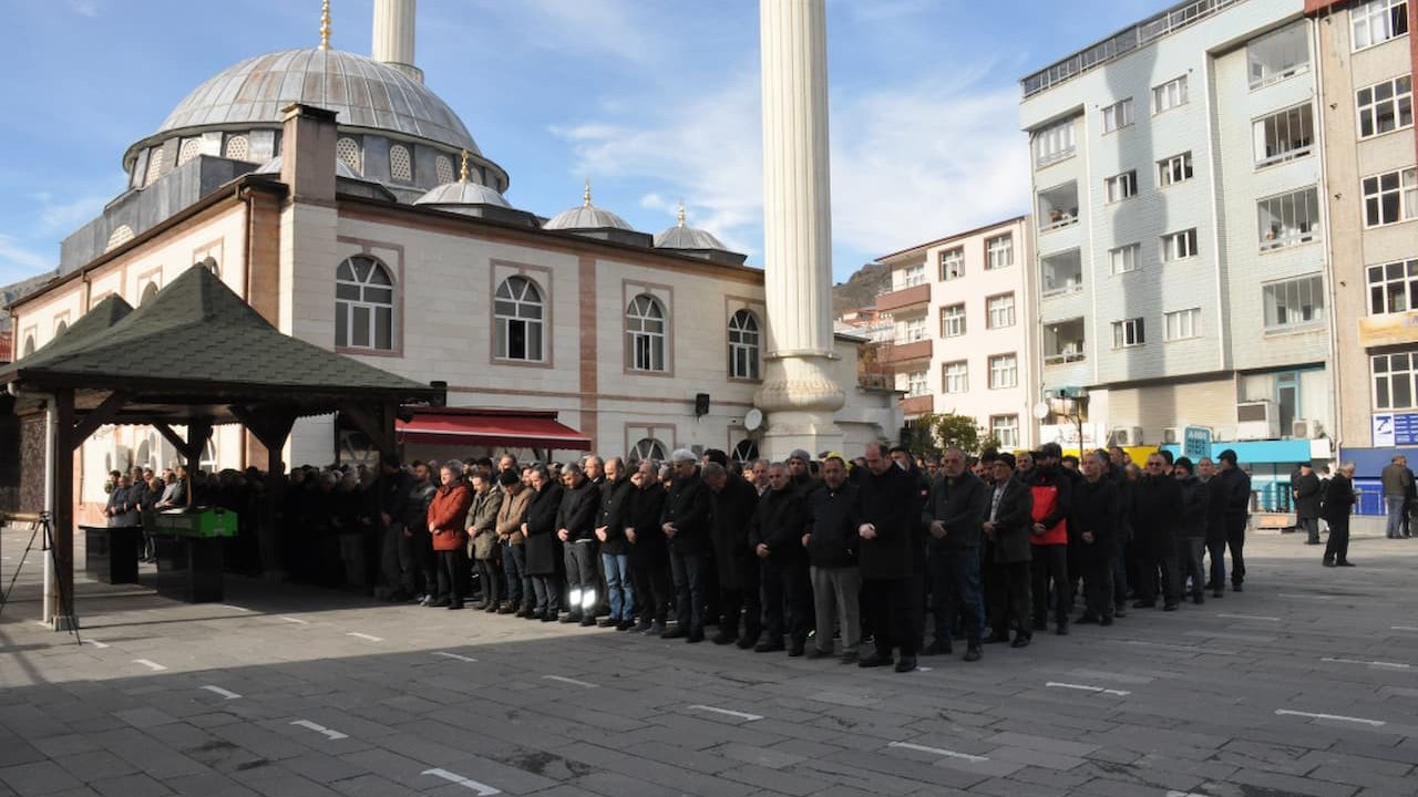 Trabzon'da Yaşanan Trajedi: Genç Öğretmenin Veda Yolculuğu