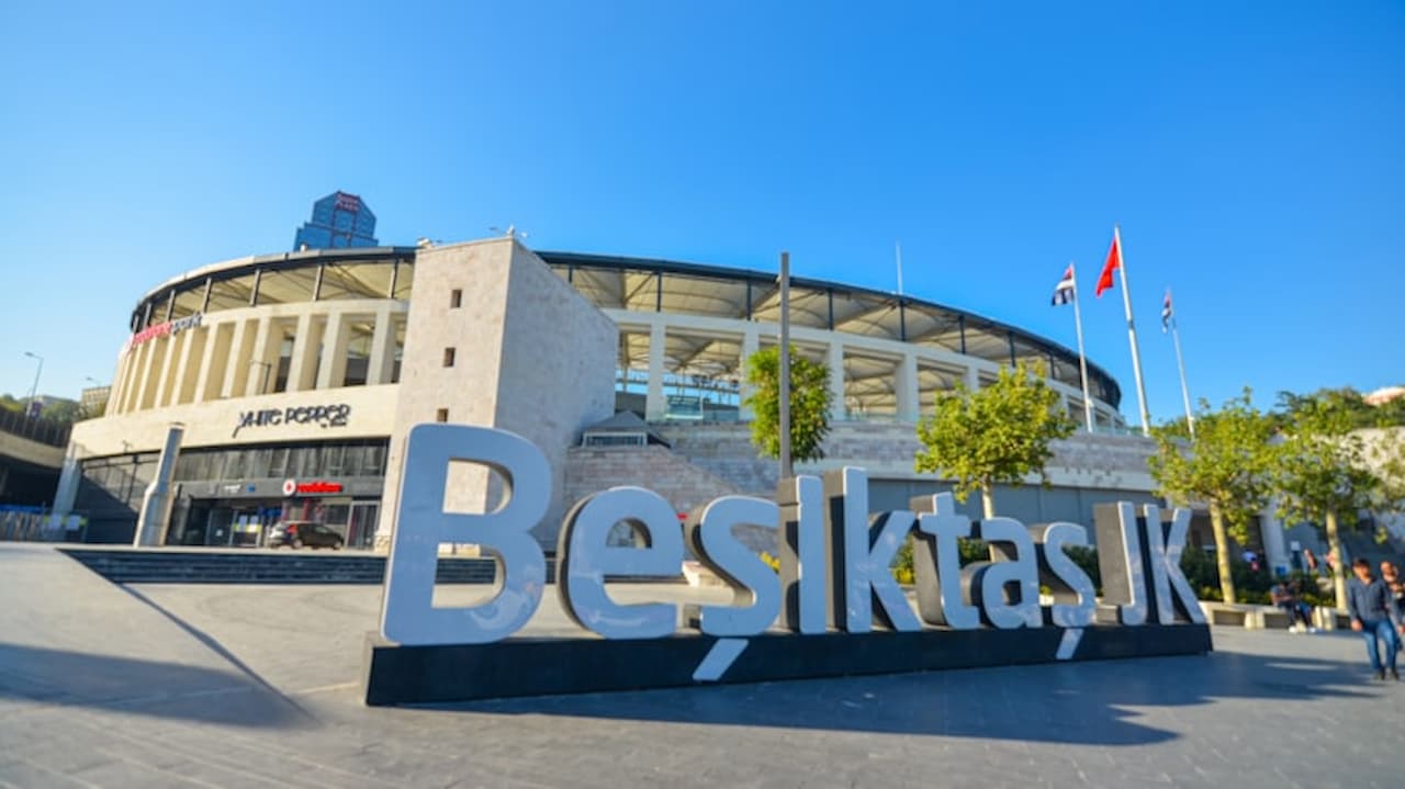 Derbi Ateşi Sadece Sahada! Beşiktaş, Trabzonspor Taraftarını Dışarıda Tutuyor