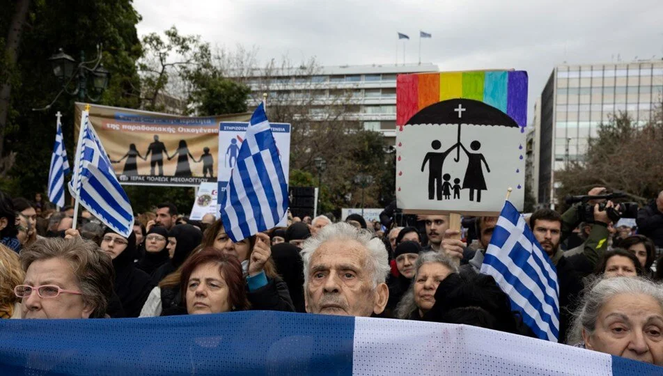 Yunanistan'da Eşcinsel Evliliklerin Resmileşmesi İçin Tarihi Bir Adım