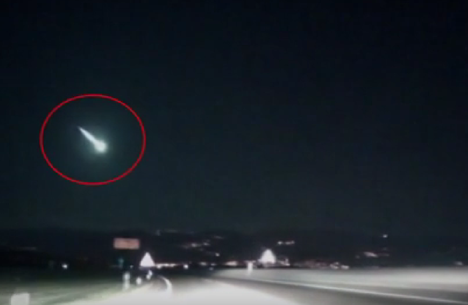 İzmir'de Meteor Düştü İddiası: Gökyüzündeki Işığın Sırrı