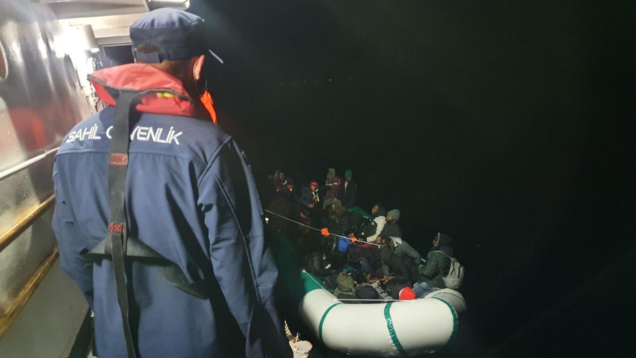 İzmir Açıklarında Düzensiz Göçmenlerin Kurtarılma Operasyonu