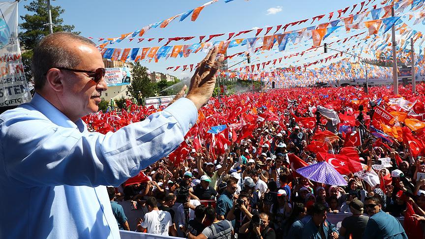 Cumhurbaşkanı Recep Tayyip Erdoğan'ın Rize ve Trabzon'da Yerel Seçim Hareketliliği