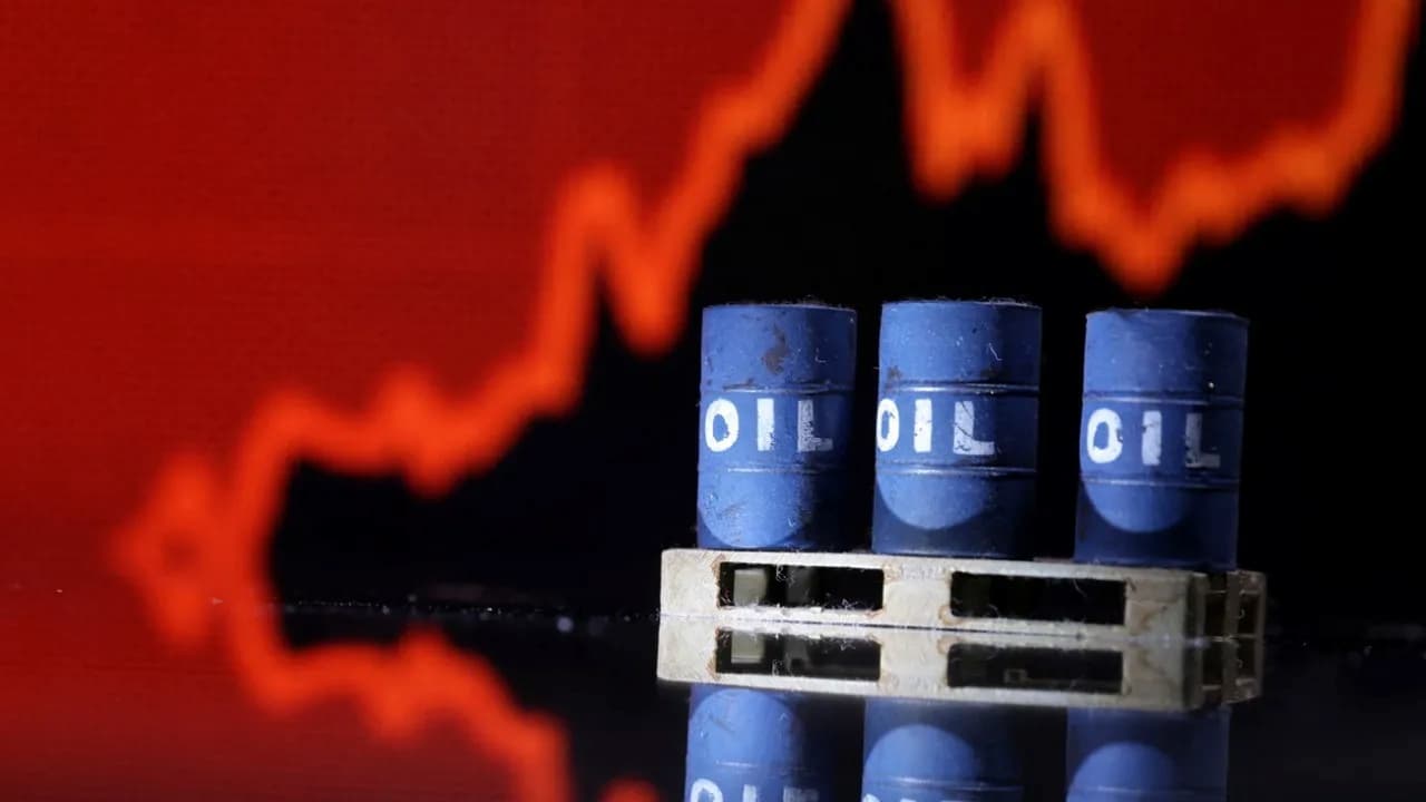 Petrol Fiyatları Jeopolitik Risklere Karşı Geriledi: Enerji Piyasalarında Belirsizlik Hâkim