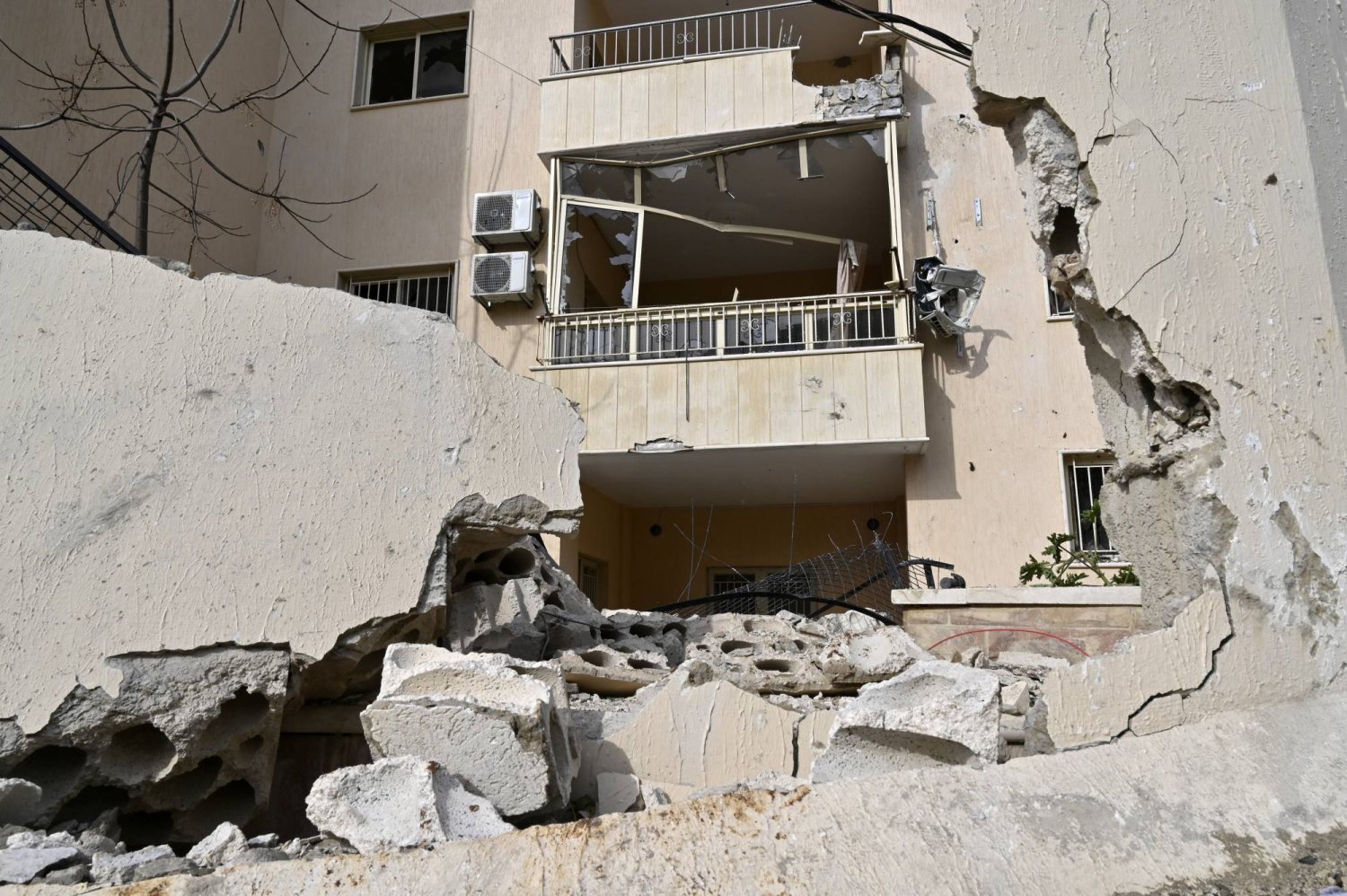 İsrail ve Hizbullah Arasındaki Gerilim Tırmanıyor: Güney Lübnan'da Askeri Tesislere Hava Saldırıları