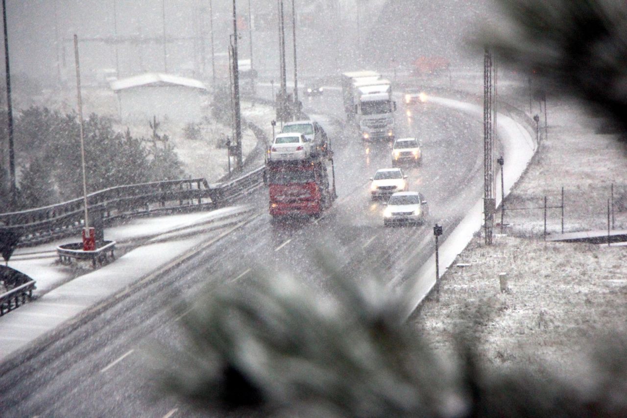 Ardahan'ı Saran Soğuk Hava ve Kar Yağışı: Termometreler Eksi 18,6 Dereceyi Gösteriyor