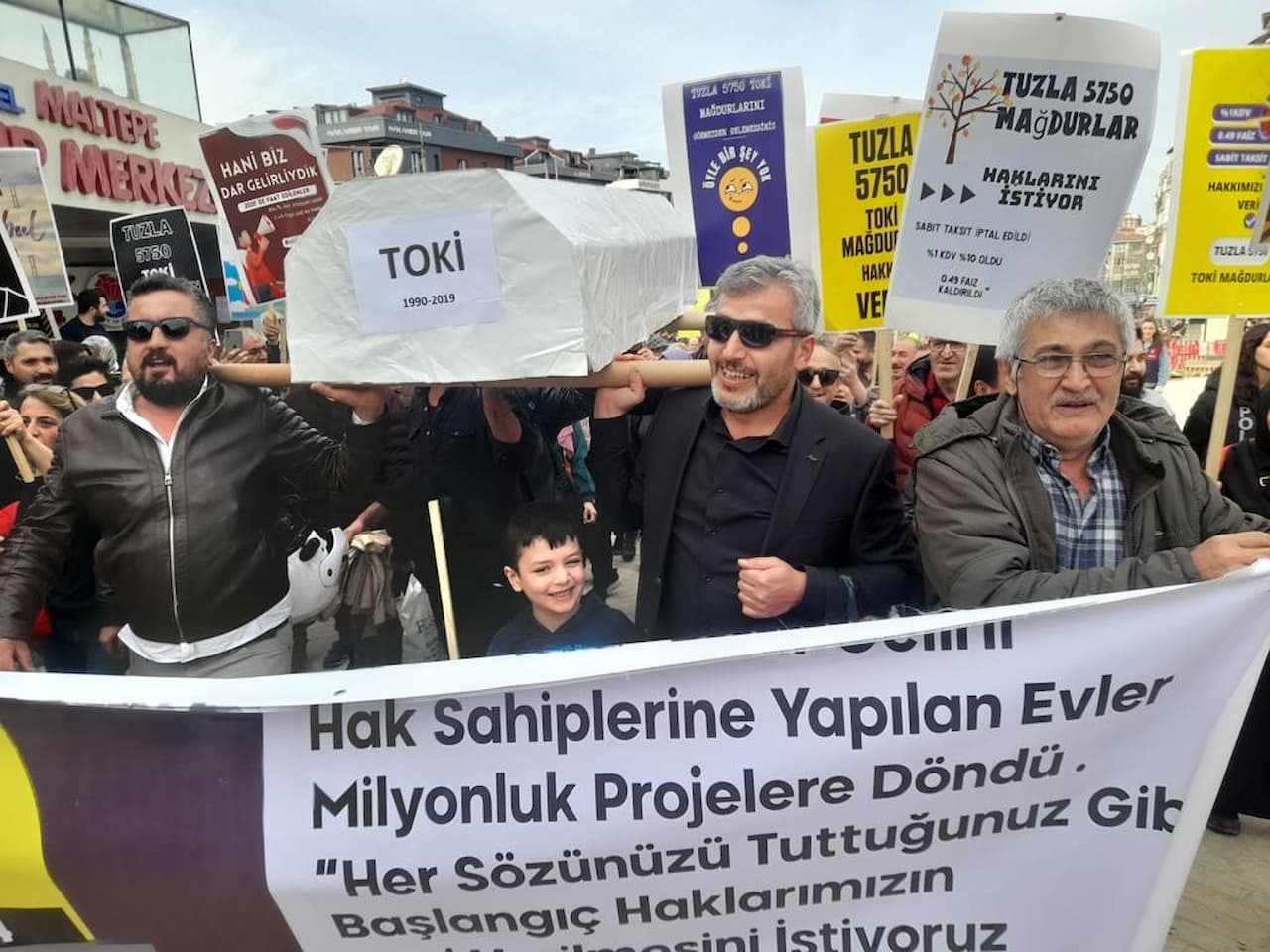 İstanbul Tuzla'da TOKİ Mağdurlarının İsyanı: Hak Arayışı Engellenemez