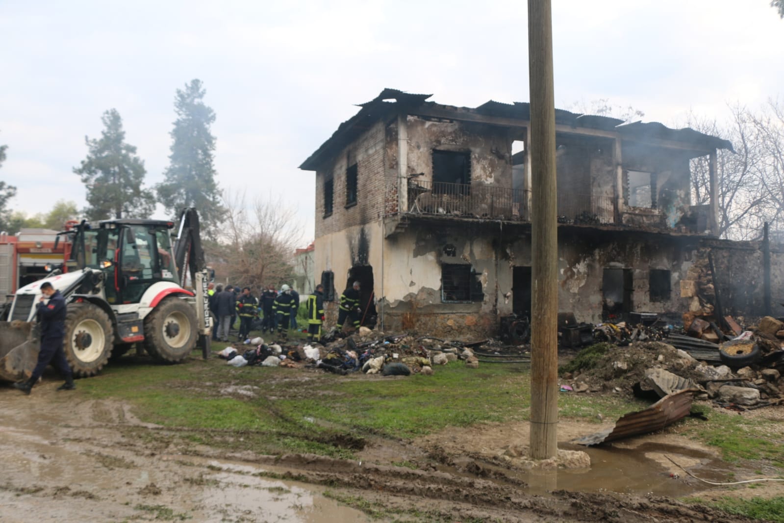 Adana Kozan'da Yürekleri Yakan Yangın Faciası: Bir Aile Yok Oldu!