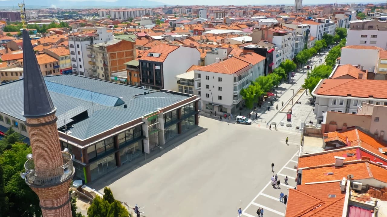 Uşak'ta Belediye Taşınmazlarının Satışı ve Lüks Harcamaların Perde Arkası