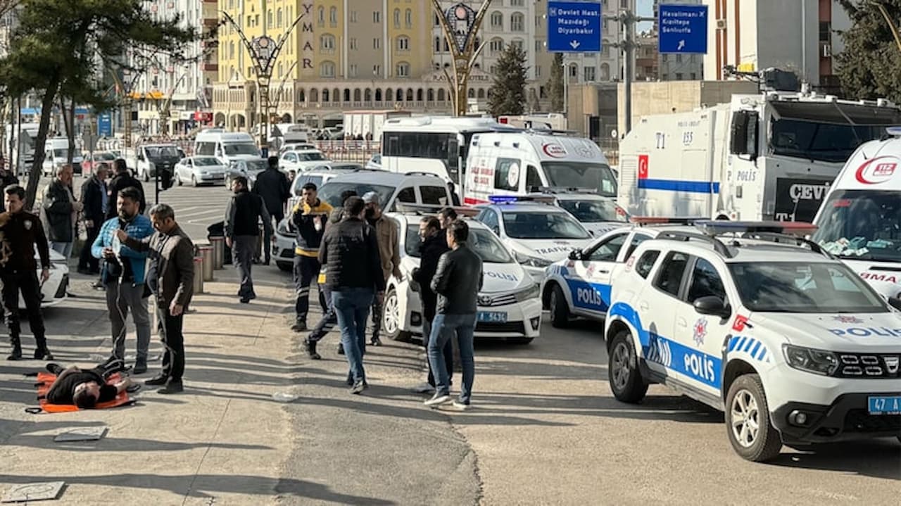 Mardin Adliyesi Önünde Şiddetli Çatışma: Bir Polis Dahil 9 Kişi Yaralandı