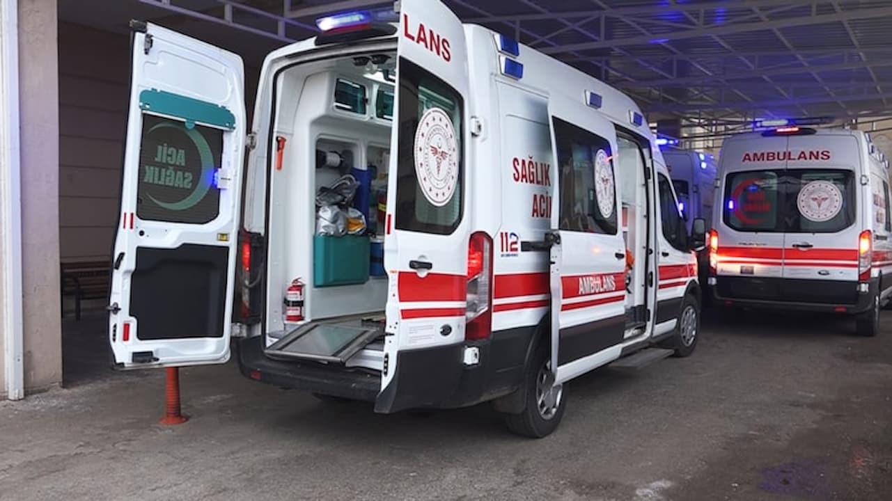 Burdur'da Elektrikli Bisiklet Kazası: Üç Yaralı ve Bir Kurtarma Operasyonu