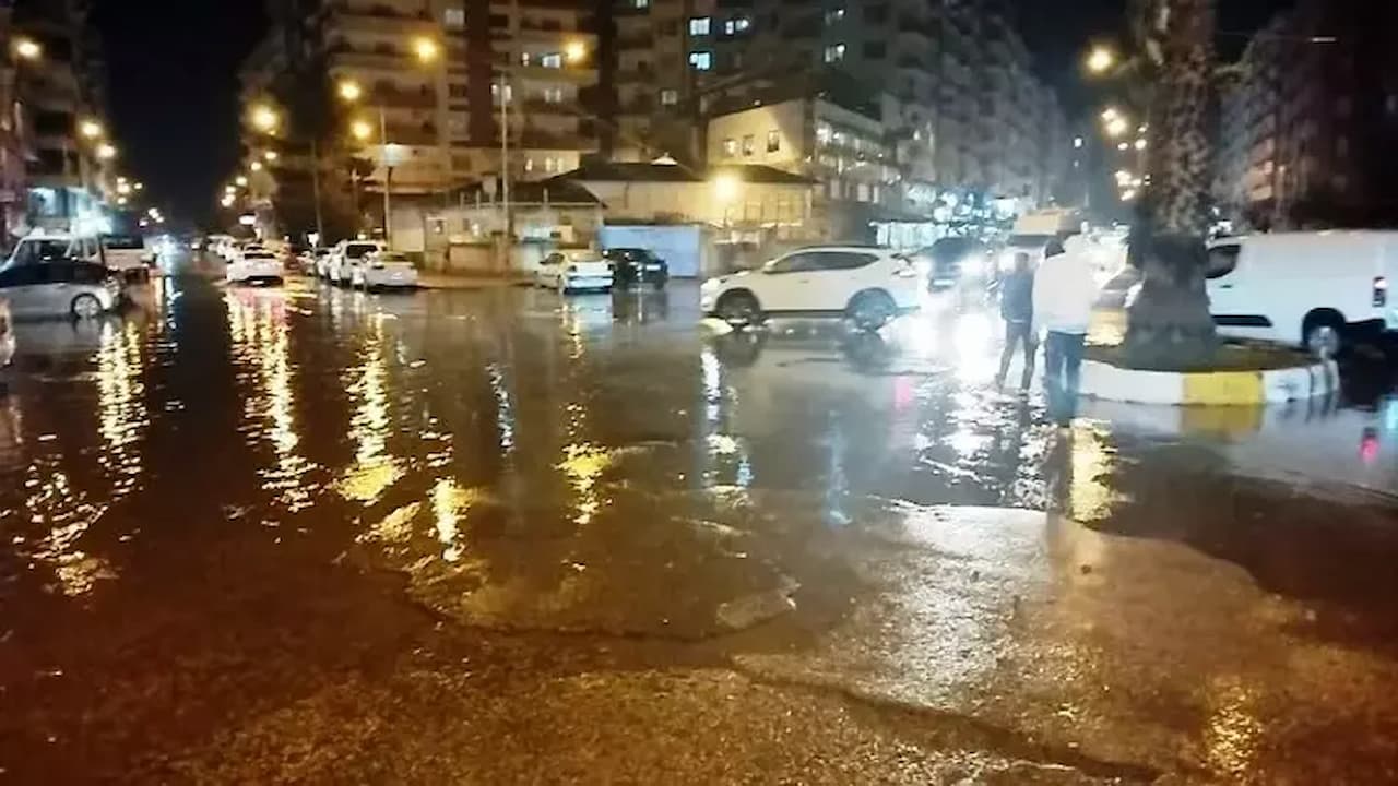 Mardin'de Sağanak Yağış Hayatı Felç Etti: Kızıltepe Sular Altında