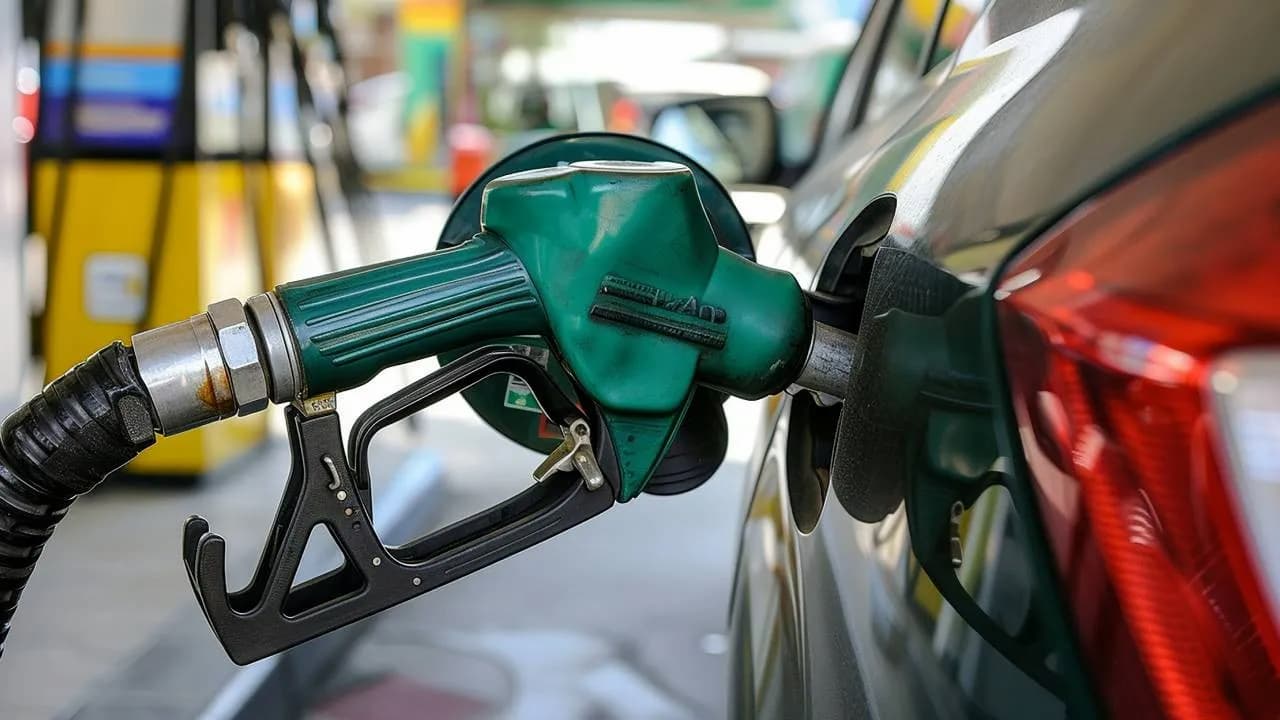 Akaryakıt Fiyatları Bugün Yeniden Güncellendi! Ayrıca benzin ve motorine dev zam yapıldı!