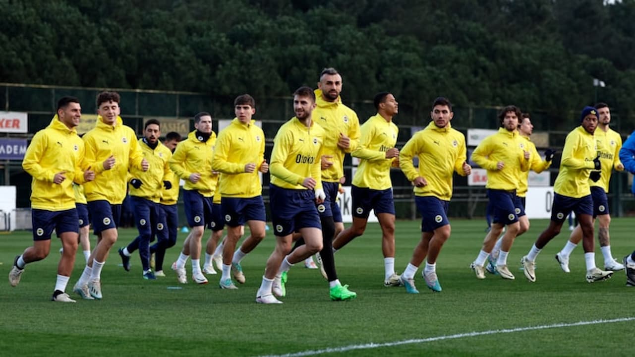 Fenerbahçe, Trabzonspor Karşısında Zorlu Mücadeleye Hazır: Süper Lig'in 30. Hafta Heyecanı
