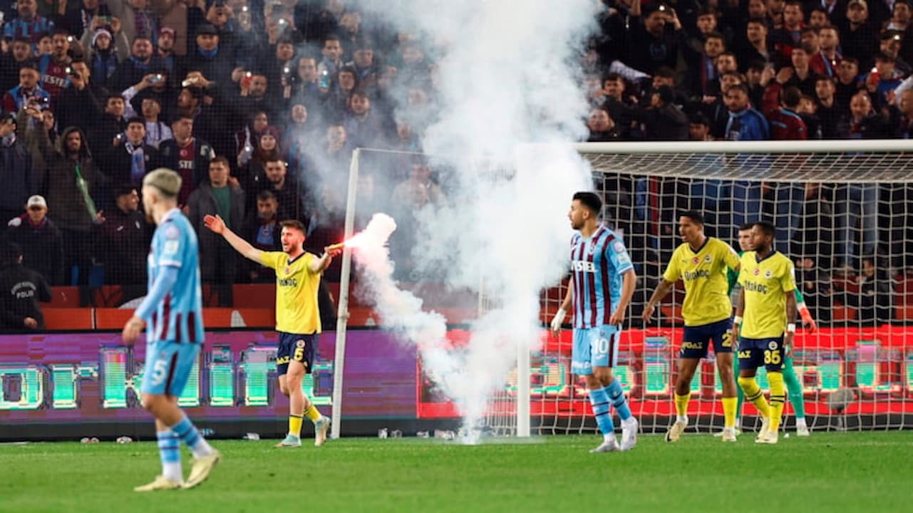 Trabzon'da Futbol Şöleni Şiddetle Son Buldu: Fenerbahçe'nin Zaferi Uluslararası Basının Dikkatini Çekti