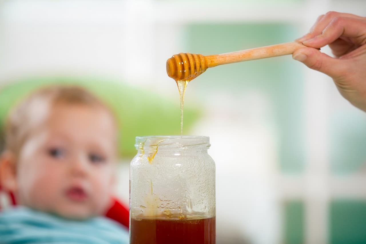 Bebekler ve Bal Tüketimi: Bir Yaş Altındaki Çocuklarda Botulizm Riski
