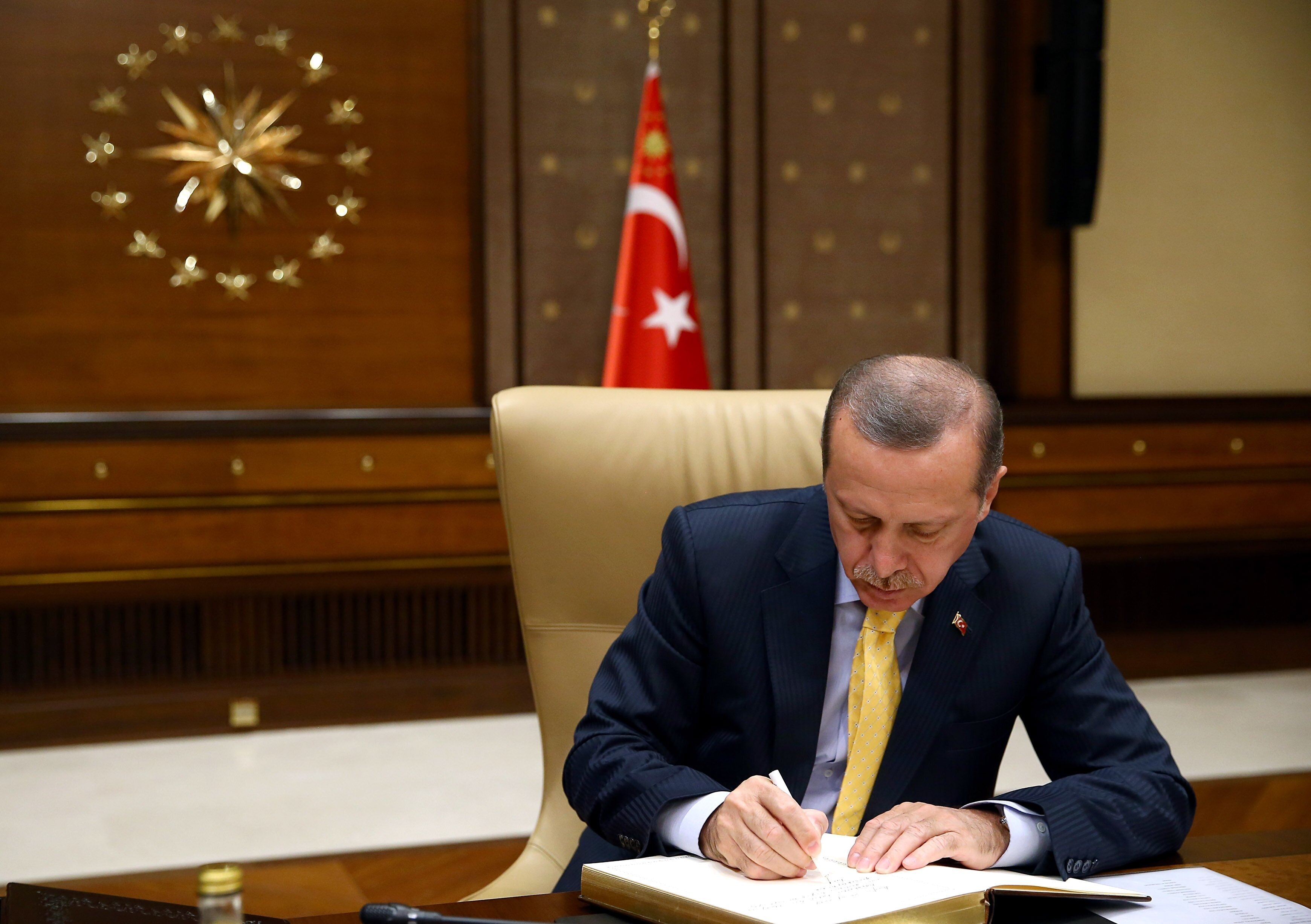 Resmi Gazete'de yayımlandı! Cumhurbaşkanı Erdoğan'dan gece yarısı flaş kararlar