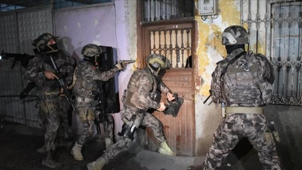 İzmir'de Terör Operasyonunda 5 Şüpheli Yakalandı