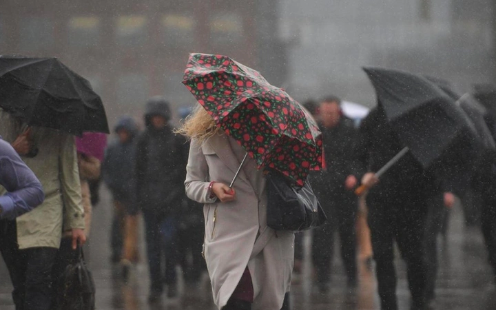 Sağanak, fırtına, su baskını olacak! Ankara ve İstanbul'da yaşayanlar dikkat: Daha da düşecek