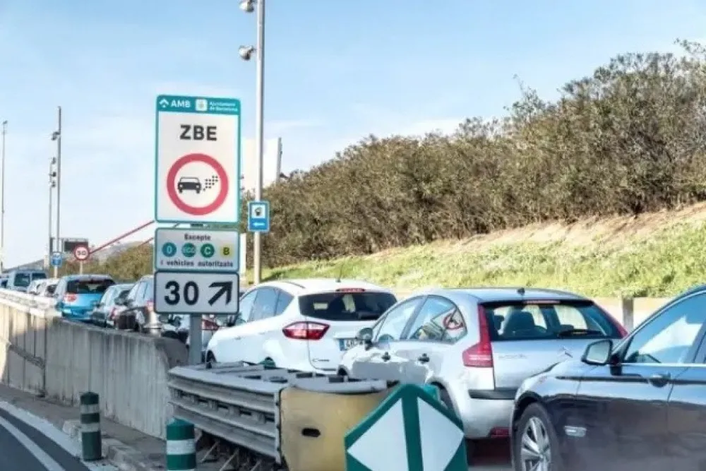 Otomobili olanlar dikkat! Yeni trafik levhası yürürlüğe girdi: Uymayana ceza var