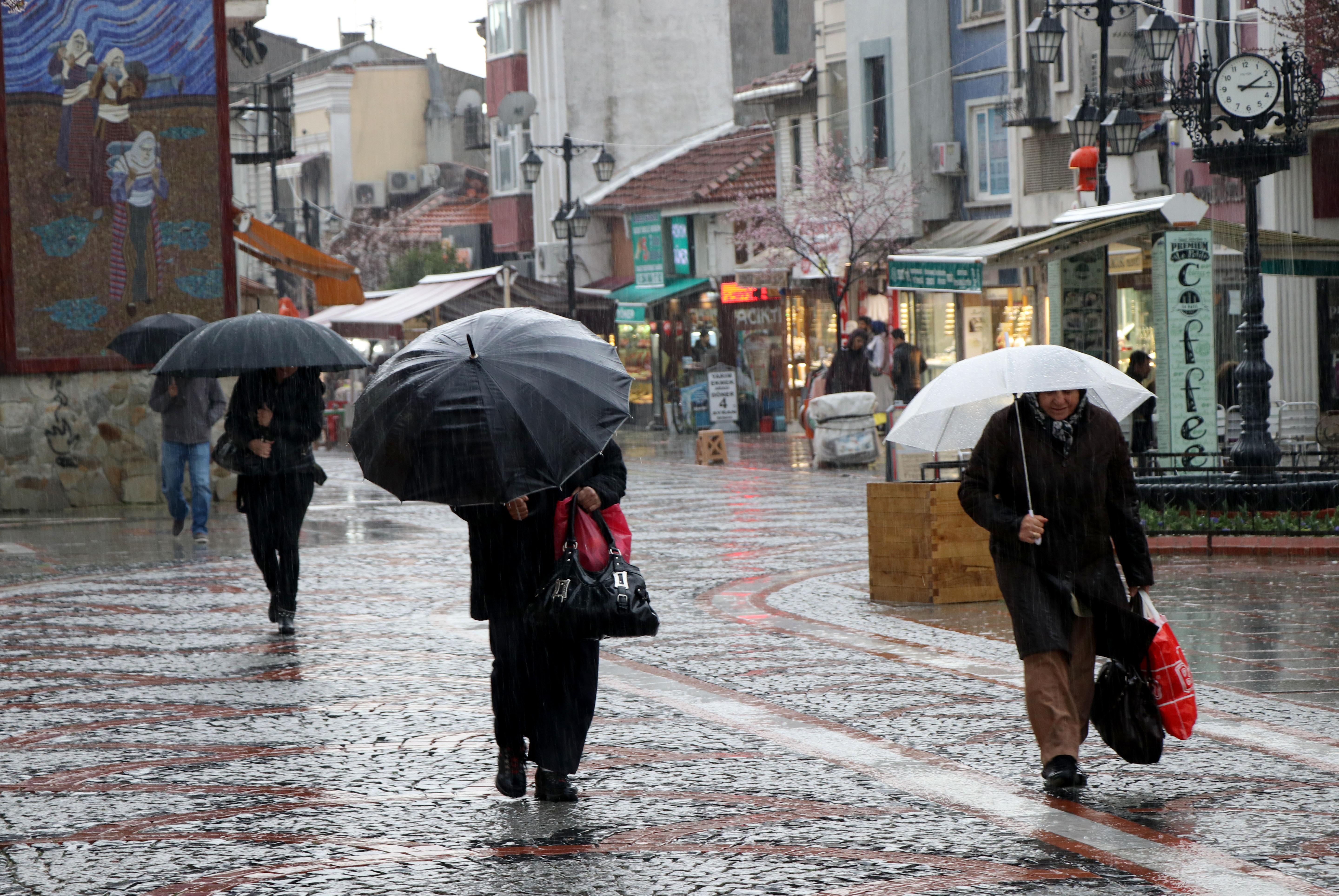 7 il için alarm verildi! Sağanak ve fırtına uyarısı yapıldı: Özellikle İstanbul'a uyarı